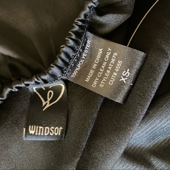 Low cut halter top - Picture 4 of 4